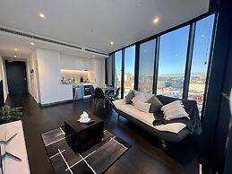 Stylish 1-bed With Pool, Gym & Free Parking