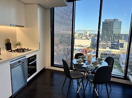 Stylish 1-bed With Pool, Gym & Free Parking