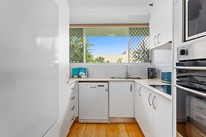 Beachfront 2-bed With Pool, BBQ