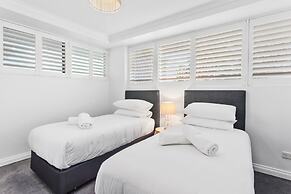 Beachfront 2-bed With Pool, BBQ
