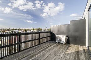 Northcote 3-bed Townhouse Near Cafes & Shops