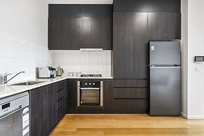 Northcote 3-bed Townhouse Near Cafes & Shops