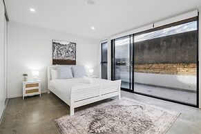 Northcote 3-bed Townhouse Near Cafes & Shops