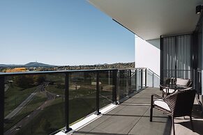 Pristine 2-bed Apartment With Pool and BBQ
