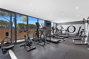 Pristine 2-bed Apartment With Pool and BBQ