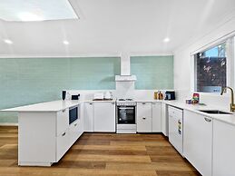 Spacious 2-bed Townhouse With BBQ
