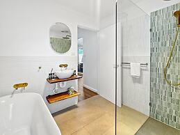 Spacious 2-bed Townhouse With BBQ