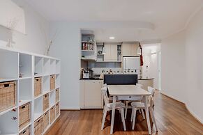 Central 2-bed With Gym and Parking