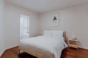 Central 2-bed With Gym and Parking
