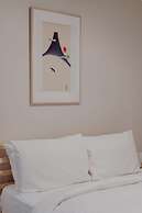 Central 2-bed With Gym and Parking