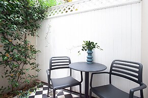 Bright and Beautiful Studio in Quiet Neighbourhood
