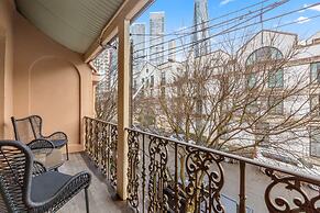 Spacious Inner-city House With Balcony Views