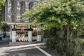 Chic City Escape With Pool, Gym & Parking