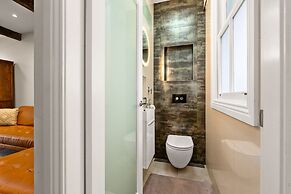 Elegant 1-bed With Study by Balmain Wharf