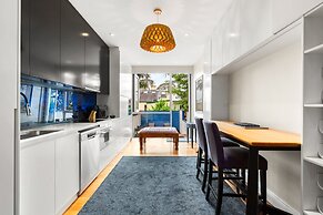 Elegant 1-bed With Study by Balmain Wharf