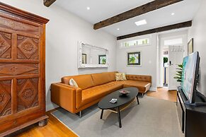 Elegant 1-bed With Study by Balmain Wharf