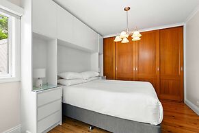 Elegant 1-bed With Study by Balmain Wharf