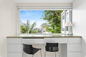 Elegant 1-bed With Study by Balmain Wharf
