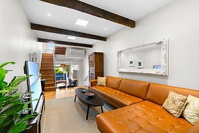 Elegant 1-bed With Study by Balmain Wharf