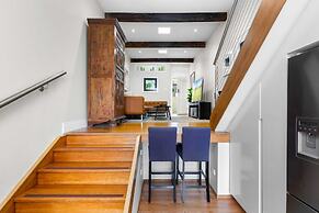 Elegant 1-bed With Study by Balmain Wharf