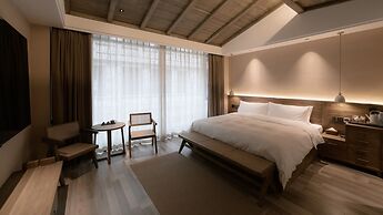 Shishe Spring Designer Homestay