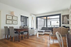 Delightful Family Flat with Terrace