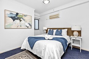 Oversized East Perth 2BR Pool Gym Parking