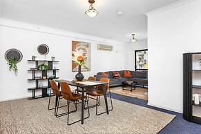 Oversized East Perth 2BR Pool Gym Parking