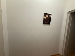 2BR Plus LR Apartment Sleeps 6 Central