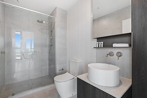 Generous 2-bed Apartment With Great Amenities
