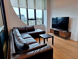 Generous 2-bed Apartment With Great Amenities