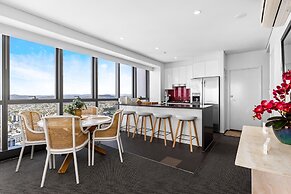 Stunning River View 2-bed With Pool