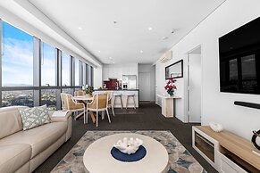 Stunning River View 2-bed With Pool