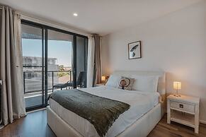 Lonsdale St 1-bed Unit With Study Area and Parking