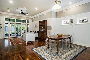 Incredible 3-bed Renovated Home With Huge Garden