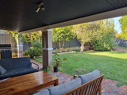 Incredible 3-bed Renovated Home With Huge Garden