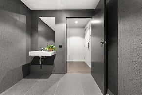 Immaculate Braddon Studio With Accessible Bathroom