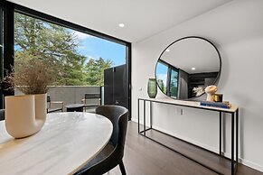 Immaculate Braddon Studio With Accessible Bathroom