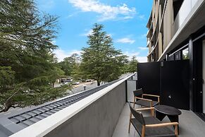 Immaculate Braddon Studio With Accessible Bathroom