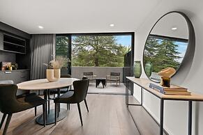 Immaculate Braddon Studio With Accessible Bathroom