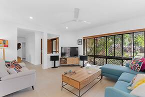 3-bed Family Home With Pool & BBQ by the Beach