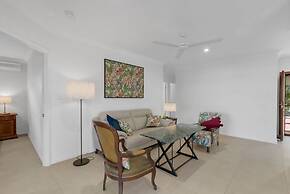 3-bed Family Home With Pool & BBQ by the Beach