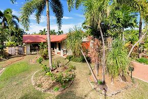 3-bed Family Home With Pool & BBQ by the Beach