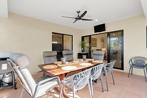 3-bed Family Home With Pool & BBQ by the Beach