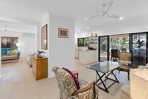 3-bed Family Home With Pool & BBQ by the Beach