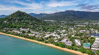 Beachfront 3-bed With Pool & Stunning Ocean Views