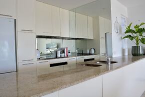 Beachfront 3-bed With Pool & Stunning Ocean Views