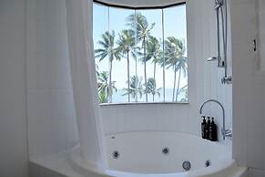 Beachfront 3-bed With Pool & Stunning Ocean Views