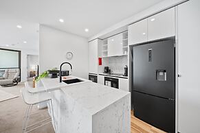 Stylish 2-bed Apartment in Canberra CBD