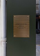 Confidential Room 4, a Stone's Throw From the Louvre